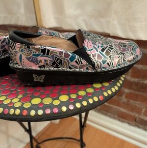 Alegria Women’s Slip-On Platform Clogs in Pink Silver Black Multi
